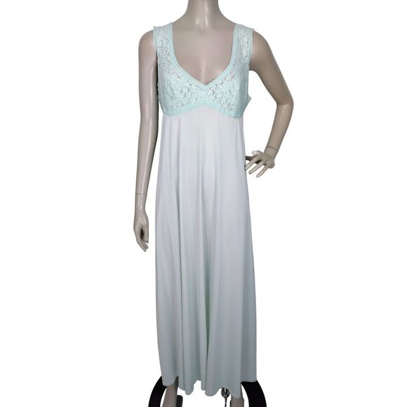 Vintage Vanity Fair 70s Lace Bust/Back Nylon Long Peignoir Nightgown Size M - Picture 1 of 9